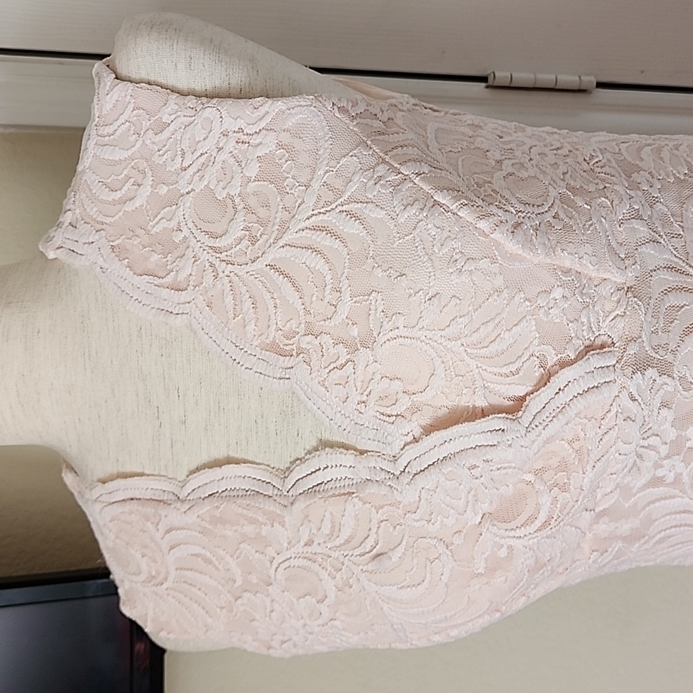 🔔 2/$35 Hope & Harlow Women's Scalloped V Neck Floral Lace Dress